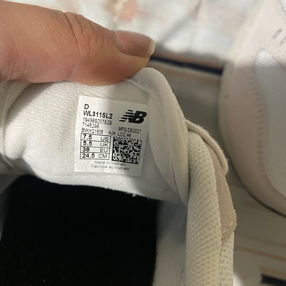 New Balance 311 Women Sneakers - Picture 6 of 7
